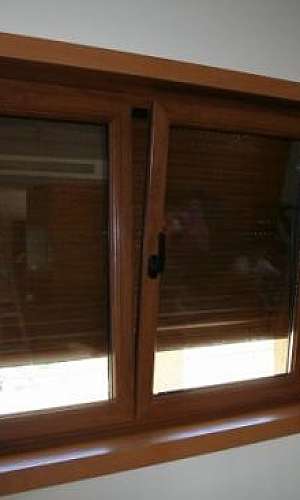 Janelas de PVC imitando madeira Janelas de PVC imitando madeira