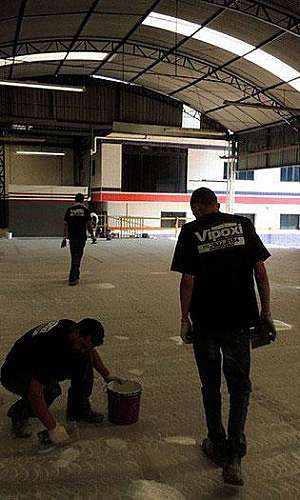 Pintura epóxi para pisos de concreto Pintura epóxi para pisos de concreto