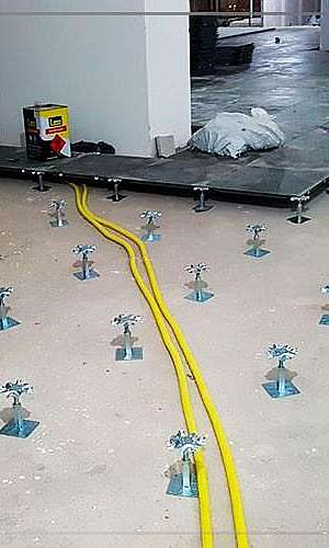 Piso elevado em chapa de aço Piso elevado em chapa de aço