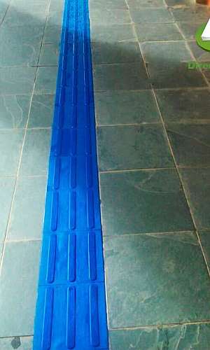 Piso tátil direcional e de alerta Piso tátil direcional e de alerta